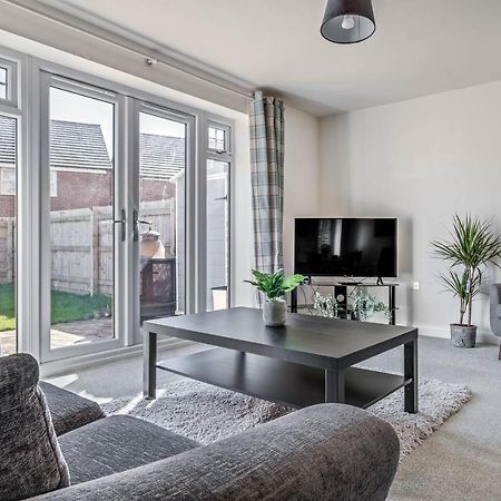 Beautiful And Comfortable Home Away From Home With Free Parking, Fast Wifi And White Crisp Hotel Standard Linen Hosted By Our Home Short Stays Нортхамптън Екстериор снимка