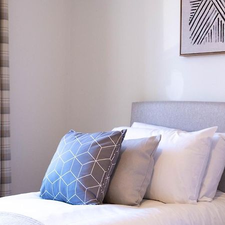 Beautiful And Comfortable Home Away From Home With Free Parking, Fast Wifi And White Crisp Hotel Standard Linen Hosted By Our Home Short Stays Нортхамптън Екстериор снимка