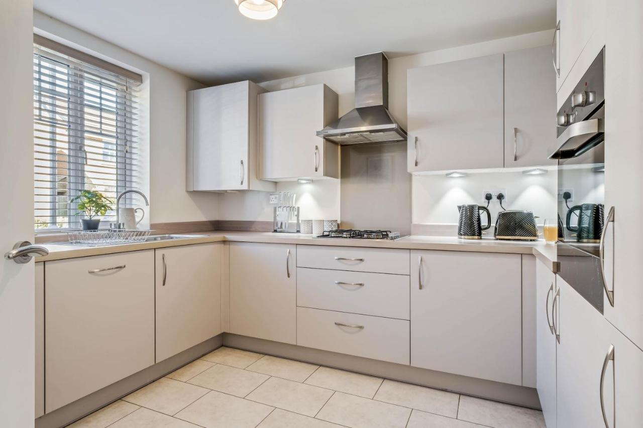Beautiful And Comfortable Home Away From Home With Free Parking, Fast Wifi And White Crisp Hotel Standard Linen Hosted By Our Home Short Stays Нортхамптън Екстериор снимка