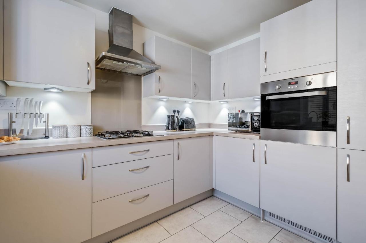 Beautiful And Comfortable Home Away From Home With Free Parking, Fast Wifi And White Crisp Hotel Standard Linen Hosted By Our Home Short Stays Нортхамптън Екстериор снимка