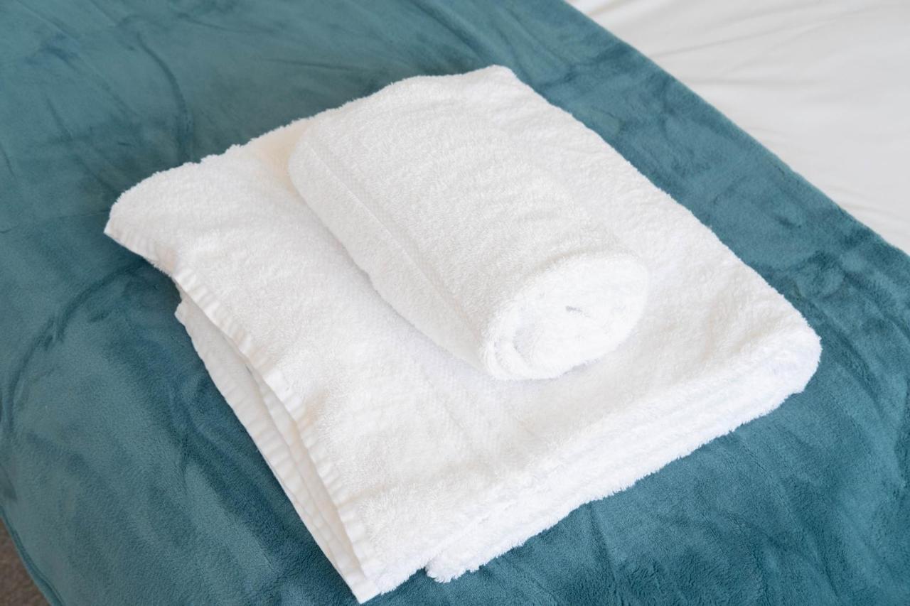 Beautiful And Comfortable Home Away From Home With Free Parking, Fast Wifi And White Crisp Hotel Standard Linen Hosted By Our Home Short Stays Нортхамптън Екстериор снимка