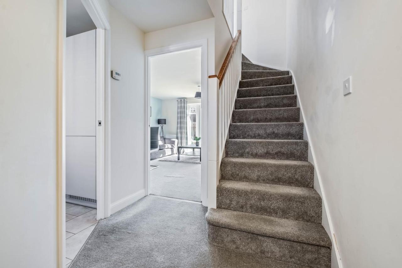 Beautiful And Comfortable Home Away From Home With Free Parking, Fast Wifi And White Crisp Hotel Standard Linen Hosted By Our Home Short Stays Нортхамптън Екстериор снимка